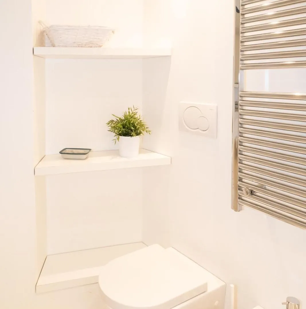 Golden Leaf - 7Sundays Apartman Milánó